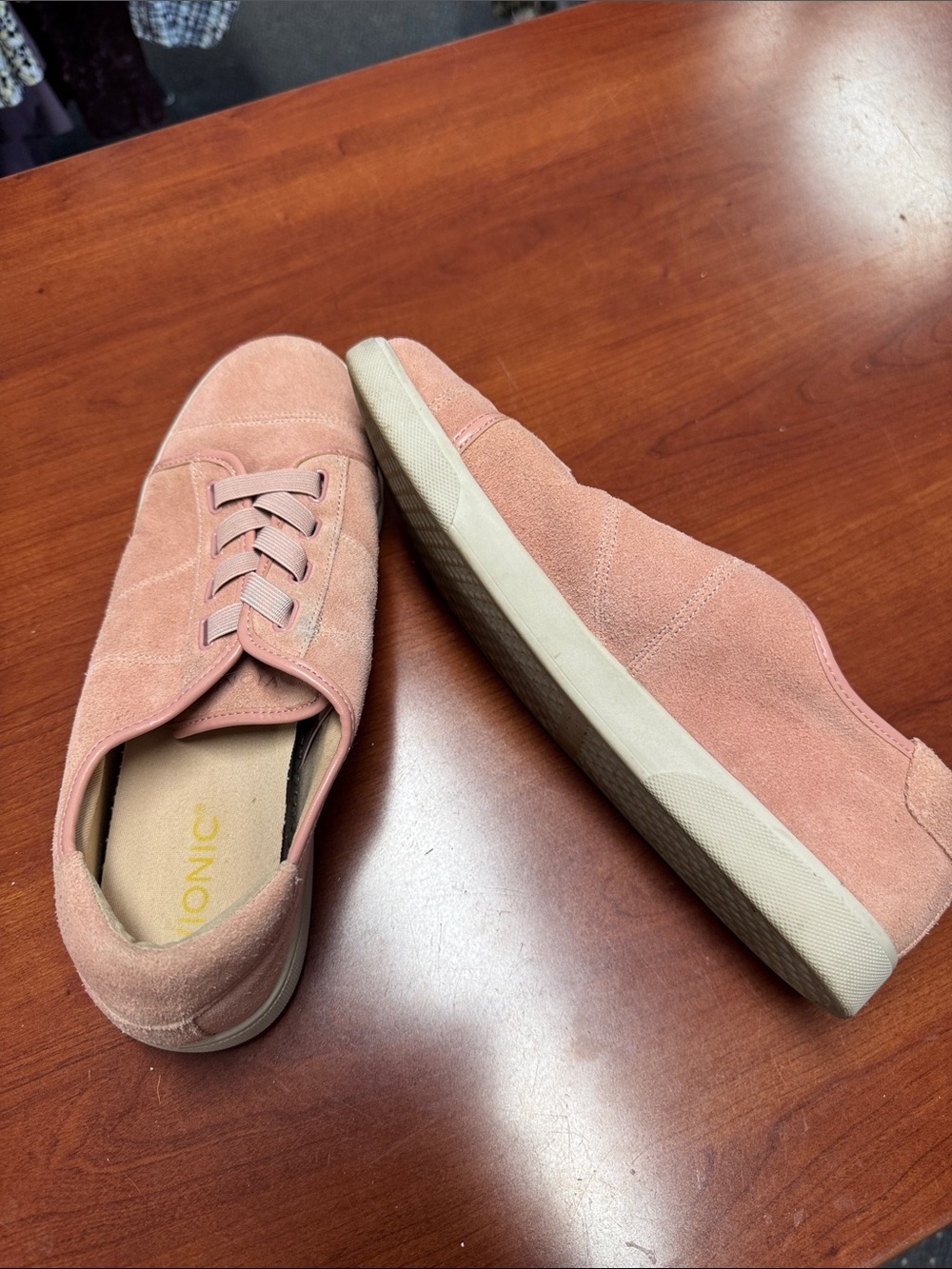 Vionic faux suede sneakers 10 wide // 073155